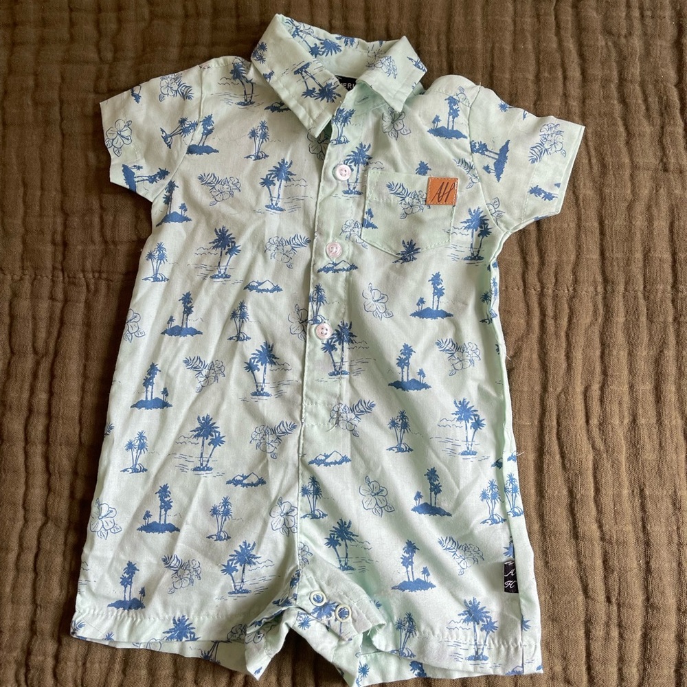 ⭐️ 4 for $12 ⭐️ American Hawk Collared Romper.